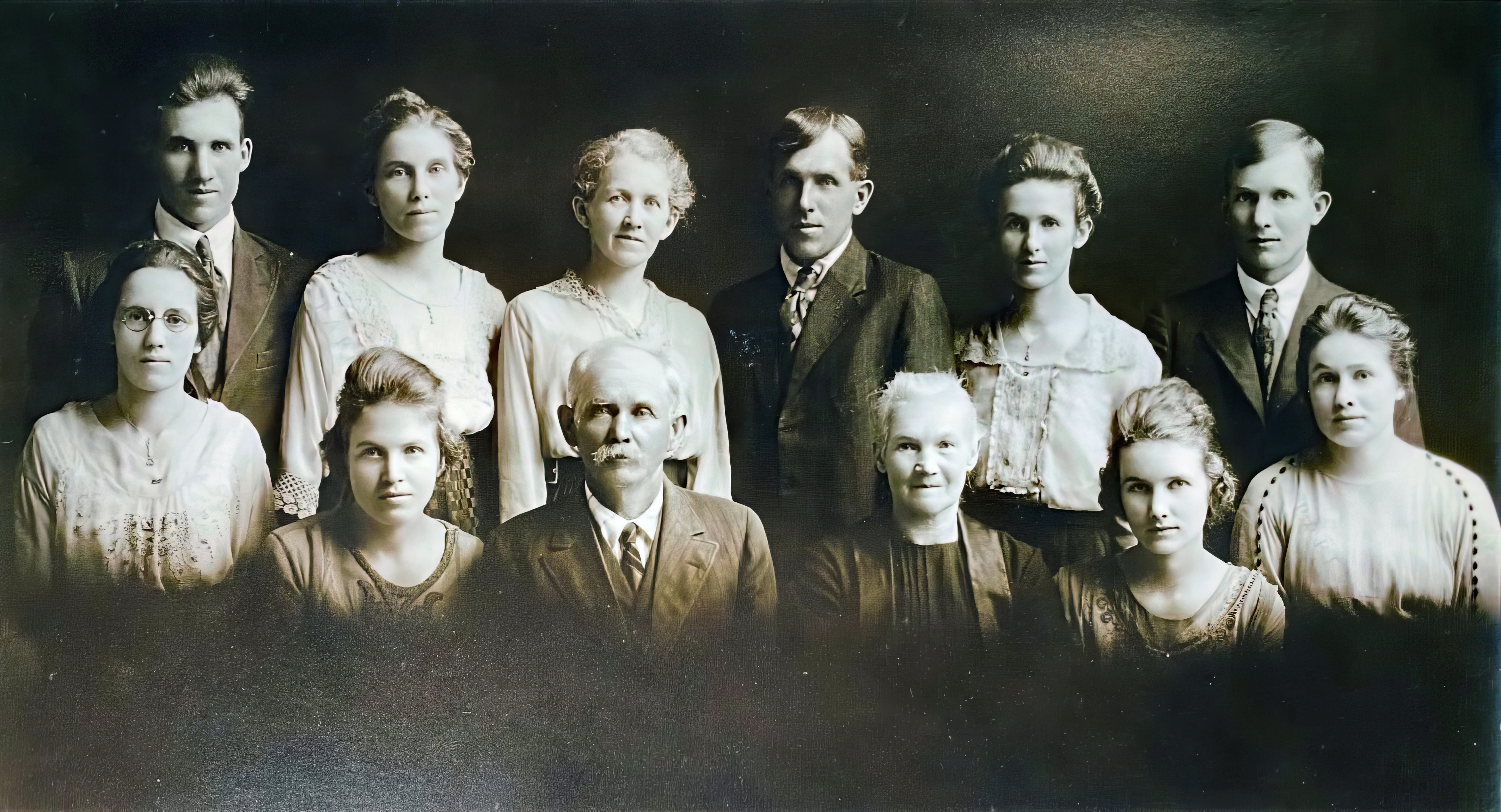 Albert and Wilhelmine Gohr family, Kimball Michnigan, 1922
