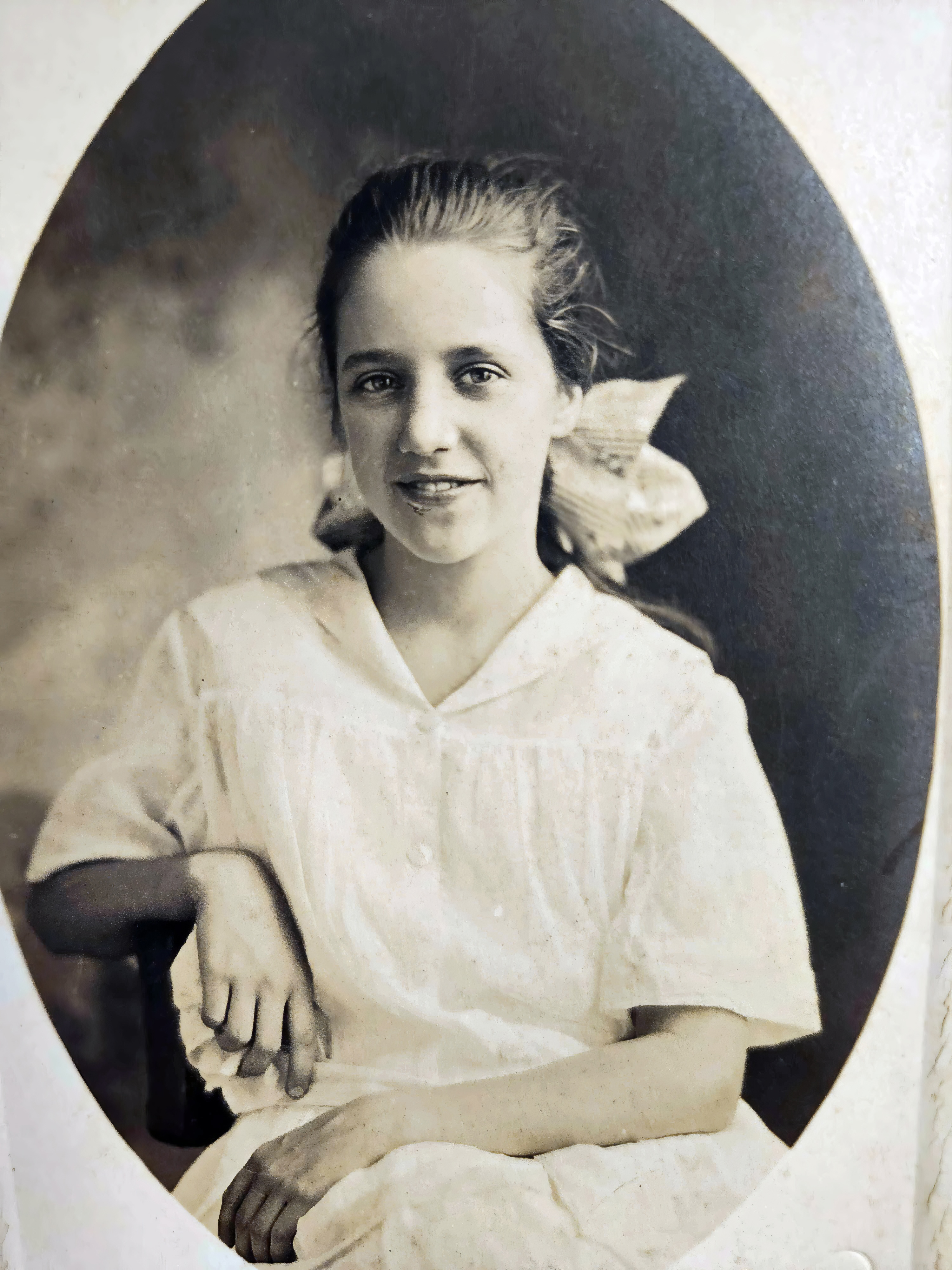 Bessie Legare Melchers, daughter of Louis Alexander and Minna Eugenia Melchers.