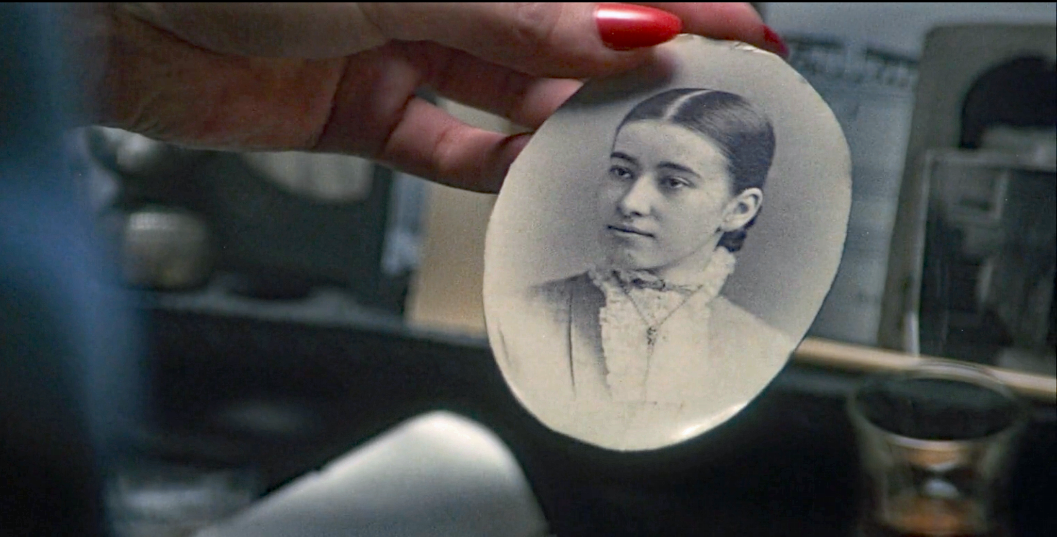 Close-up, photo of a Victorian lady, screenshot from Blade Runner