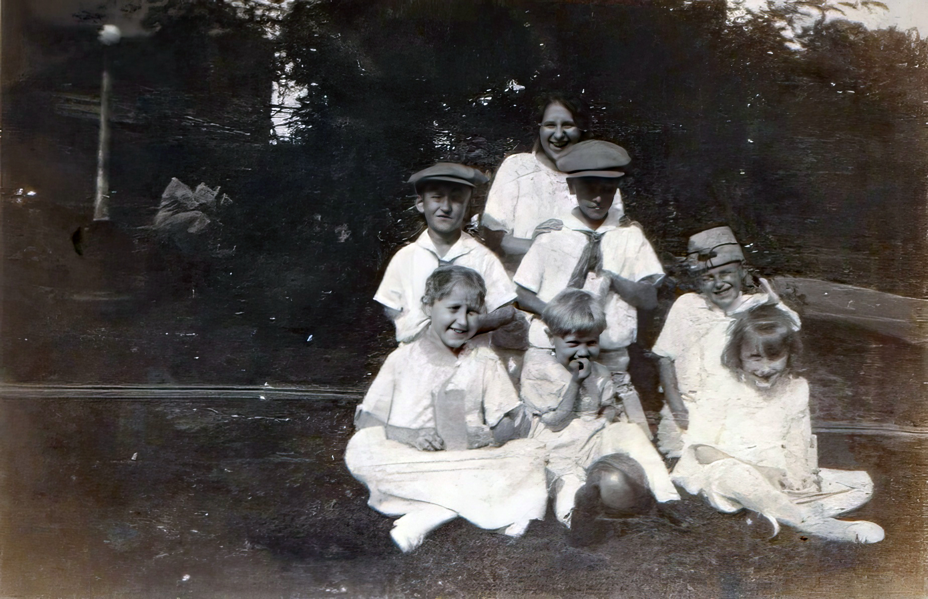 Glawe, Bruns, and Schultz families gather in Chicago, Illinois for a cousins day.