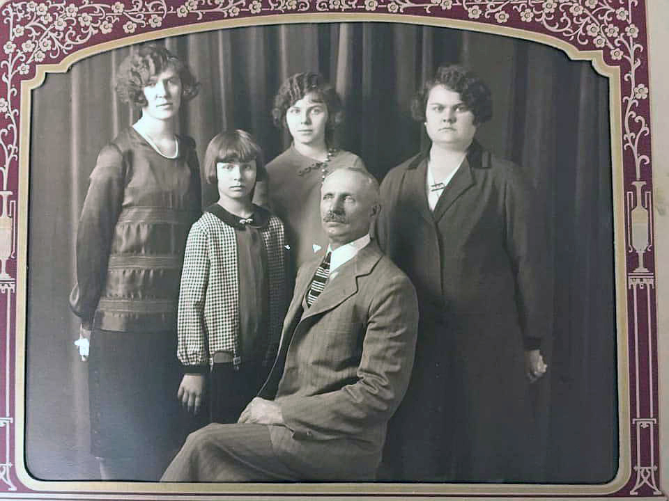 Henry William Trabant family portrait, somewhere near Widner, Indiana